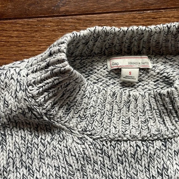 Gap Sweater - Picture 2 of 4